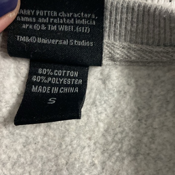 Hufflepuff Sweatshirt - Picture 5 of 7